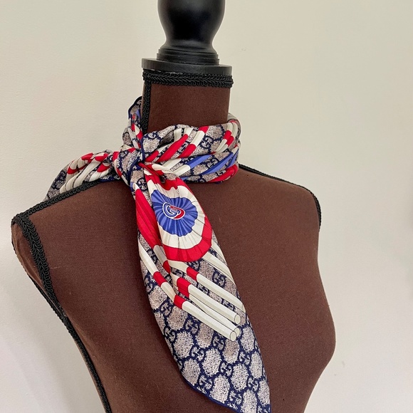 New Gucci Scarf Logo GG Print Club WEB Blue Silk Wrap - Picture 13 of 14